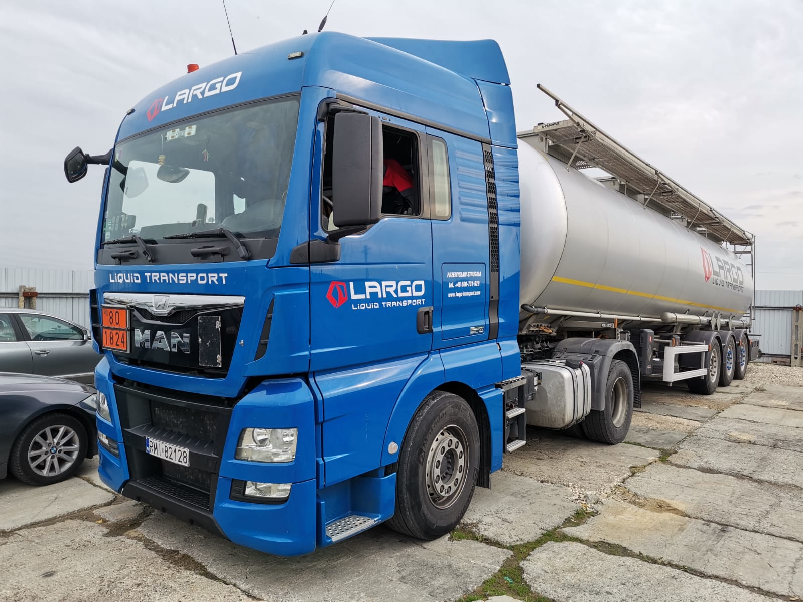 Usługi transportowe tłuszczów zwierzęcych, chemii płynnej oraz materiałów niebezpiecznych.